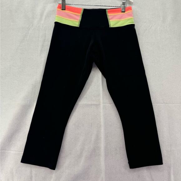 LuLuLemon Reversible Cropped Leggings size 6 - Picture 1 of 6